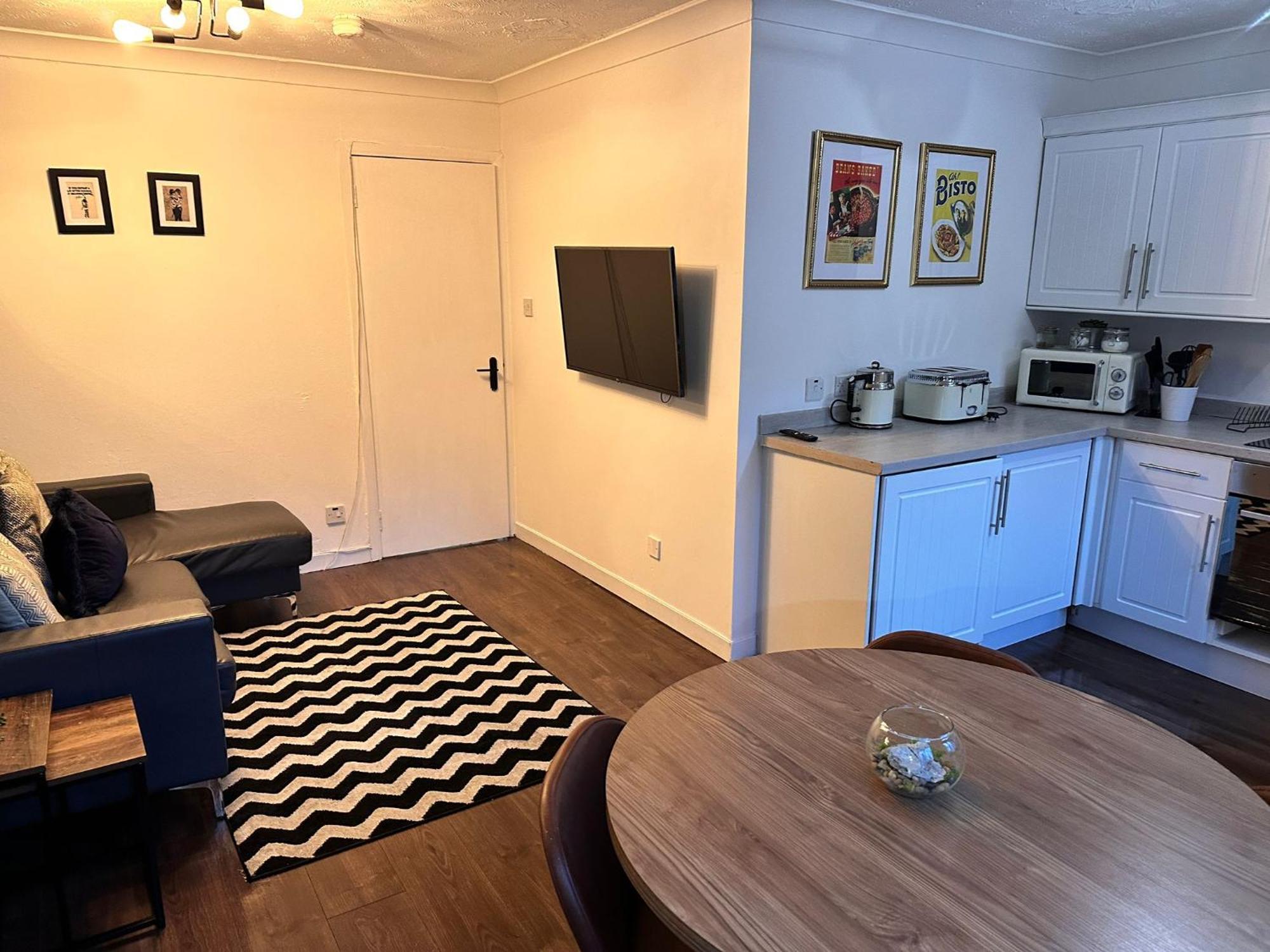 Brightcentral Apartment With Parking Glasgow Bagian luar foto