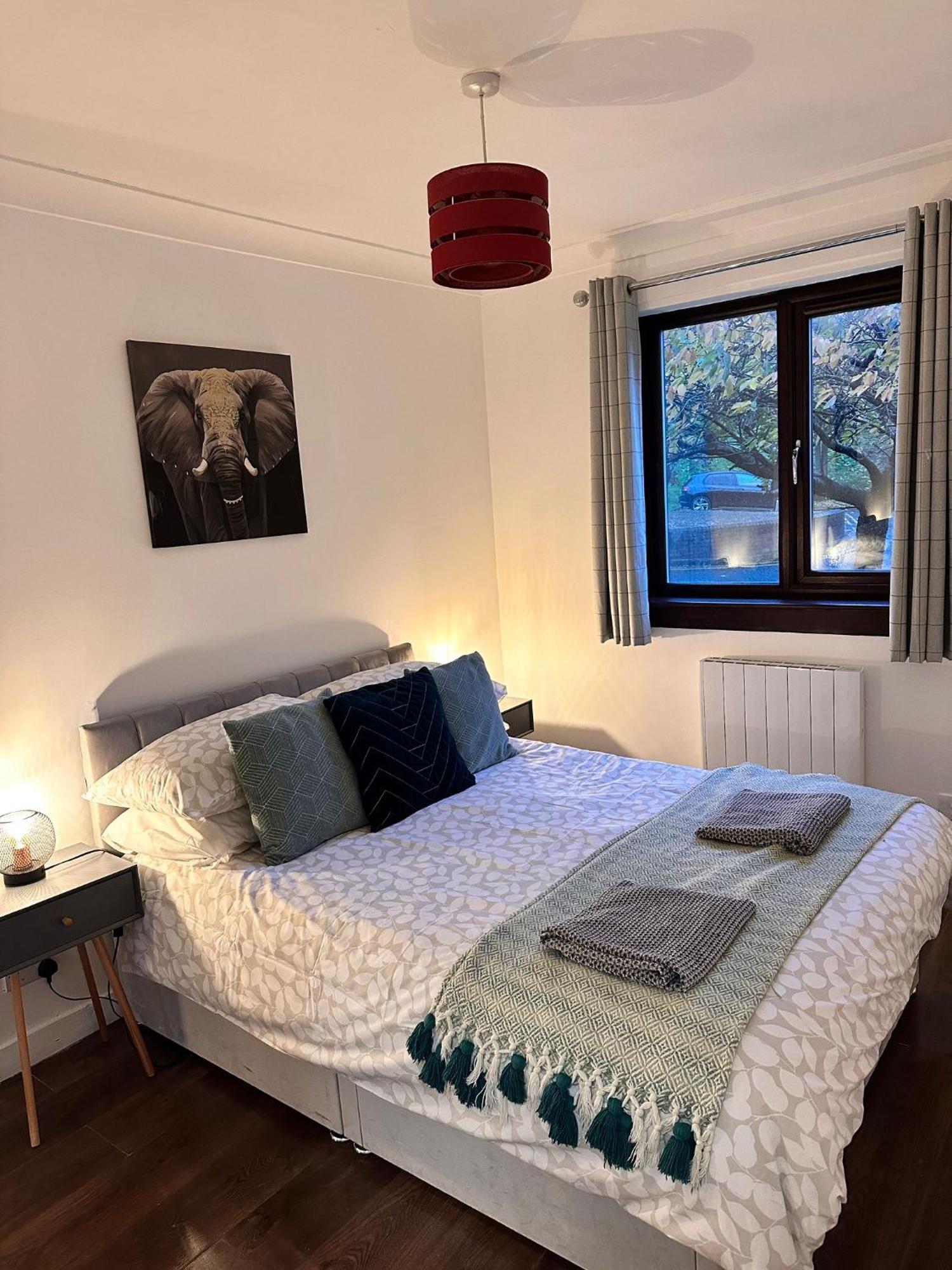 Brightcentral Apartment With Parking Glasgow Bagian luar foto