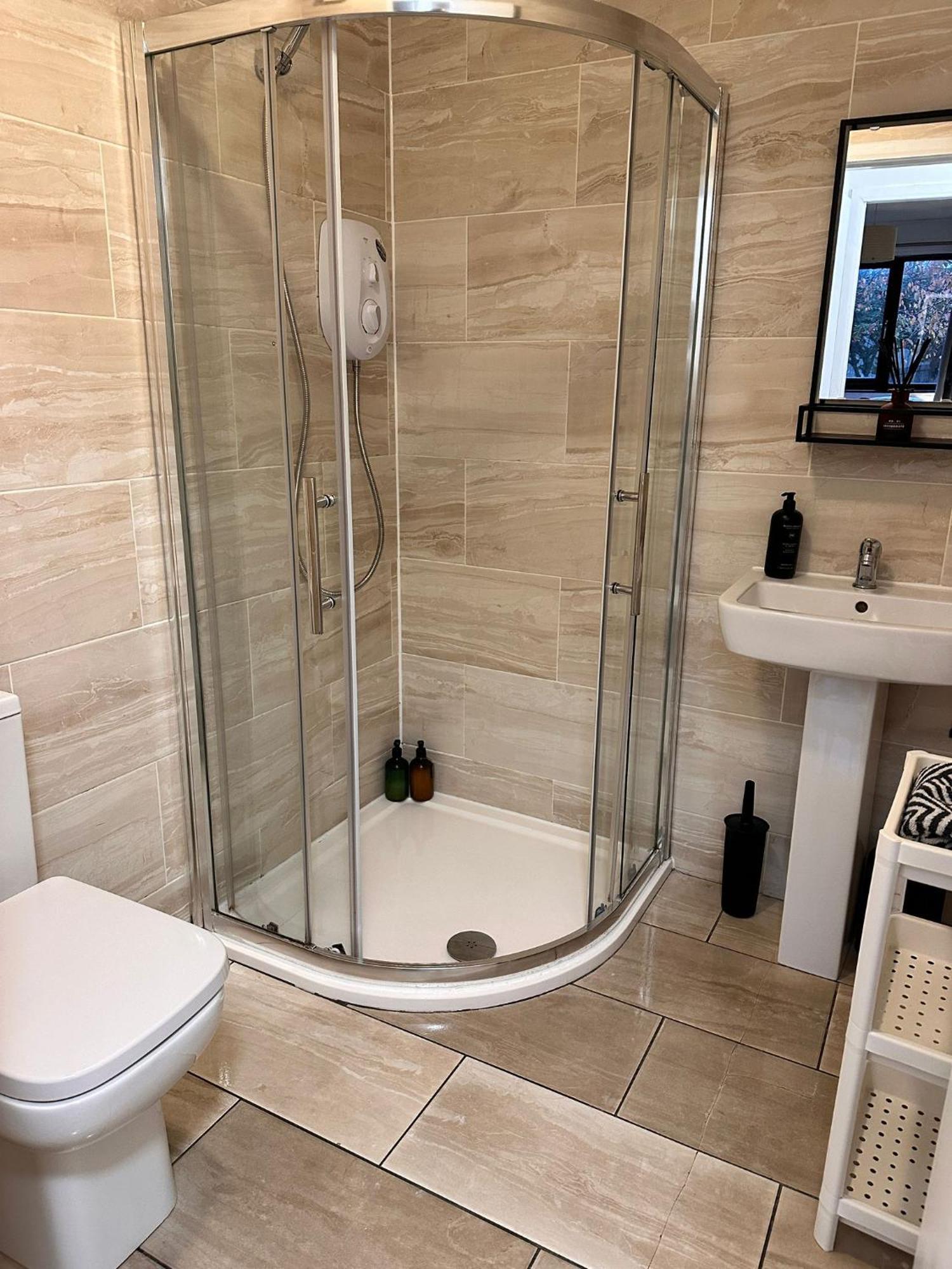 Brightcentral Apartment With Parking Glasgow Bagian luar foto