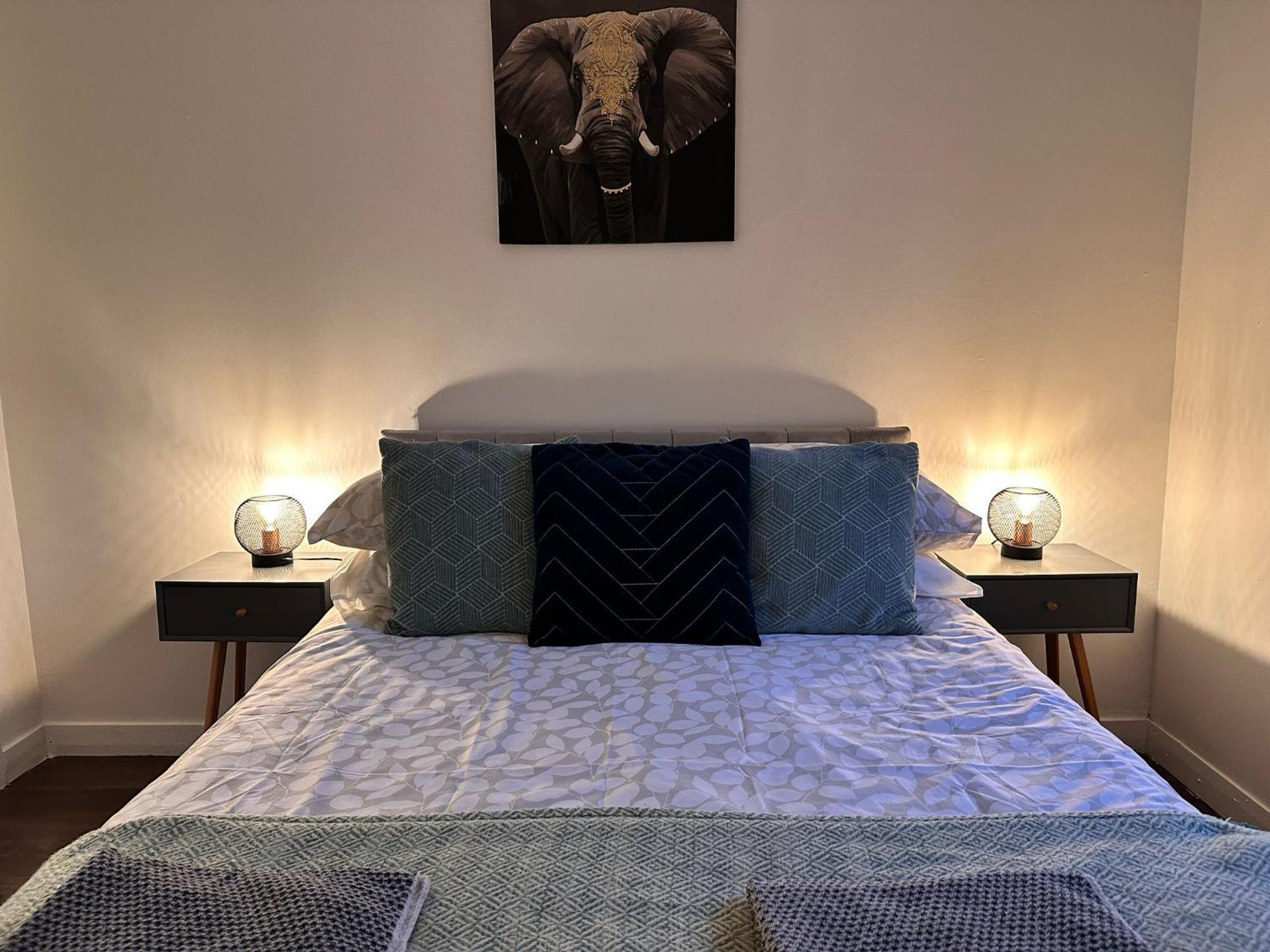 Brightcentral Apartment With Parking Glasgow Bagian luar foto