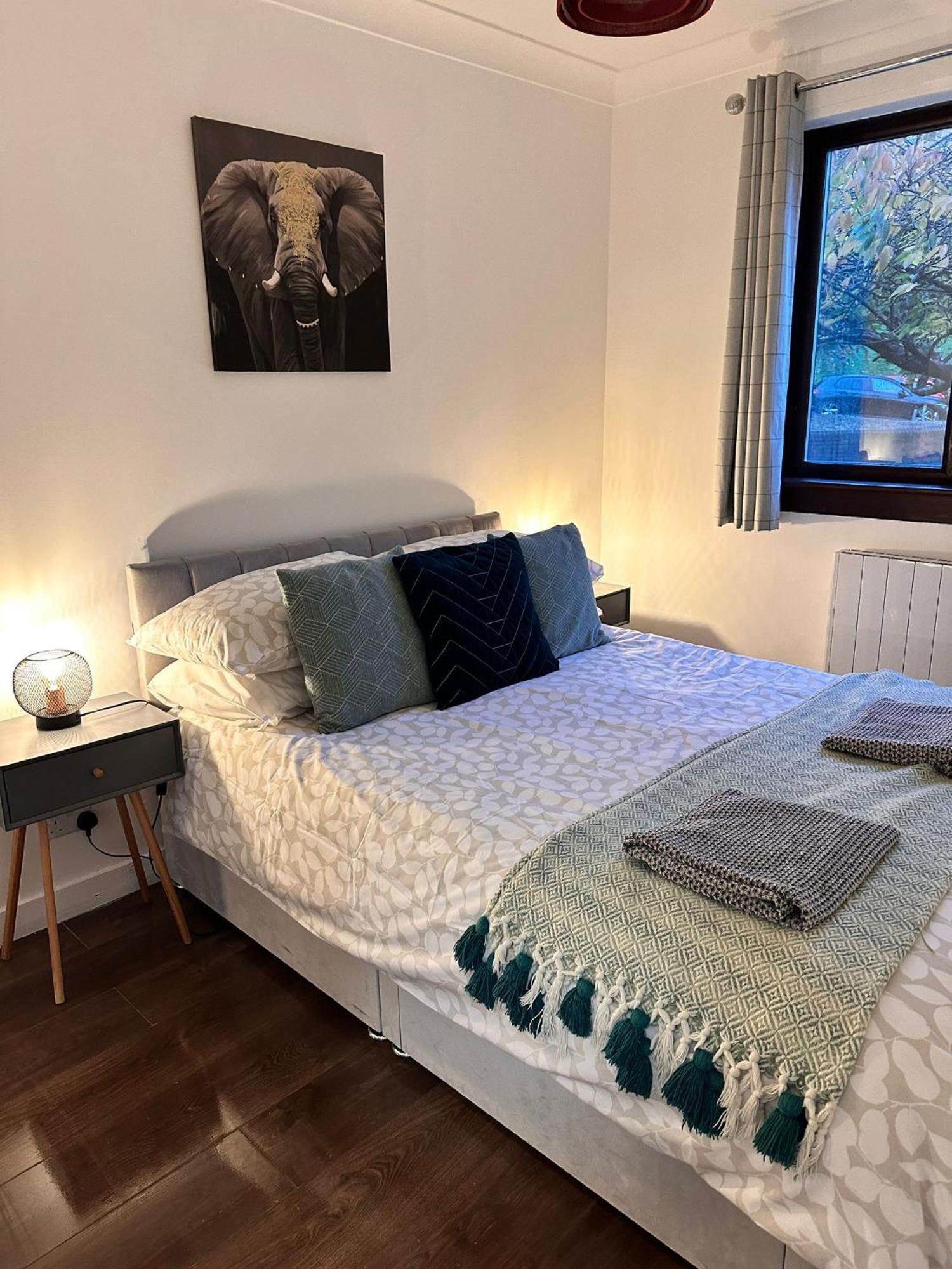 Brightcentral Apartment With Parking Glasgow Bagian luar foto